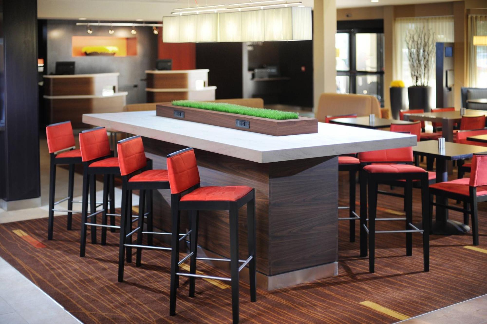 Courtyard By Marriott Houston Hobby Airport Hotel Екстериор снимка