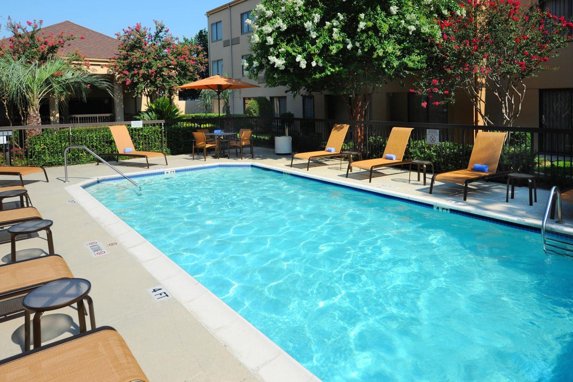 Courtyard By Marriott Houston Hobby Airport Hotel Екстериор снимка