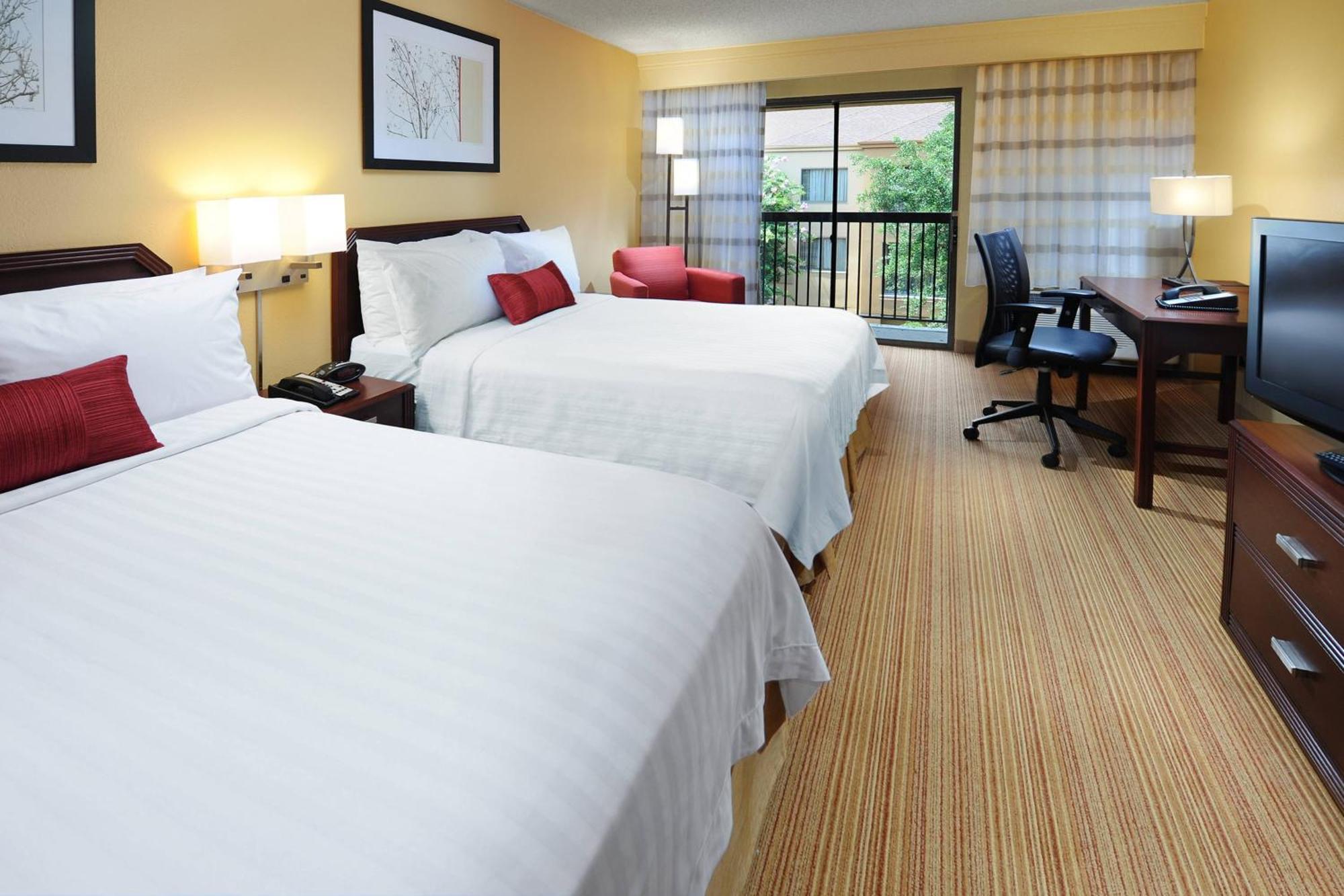 Courtyard By Marriott Houston Hobby Airport Hotel Екстериор снимка