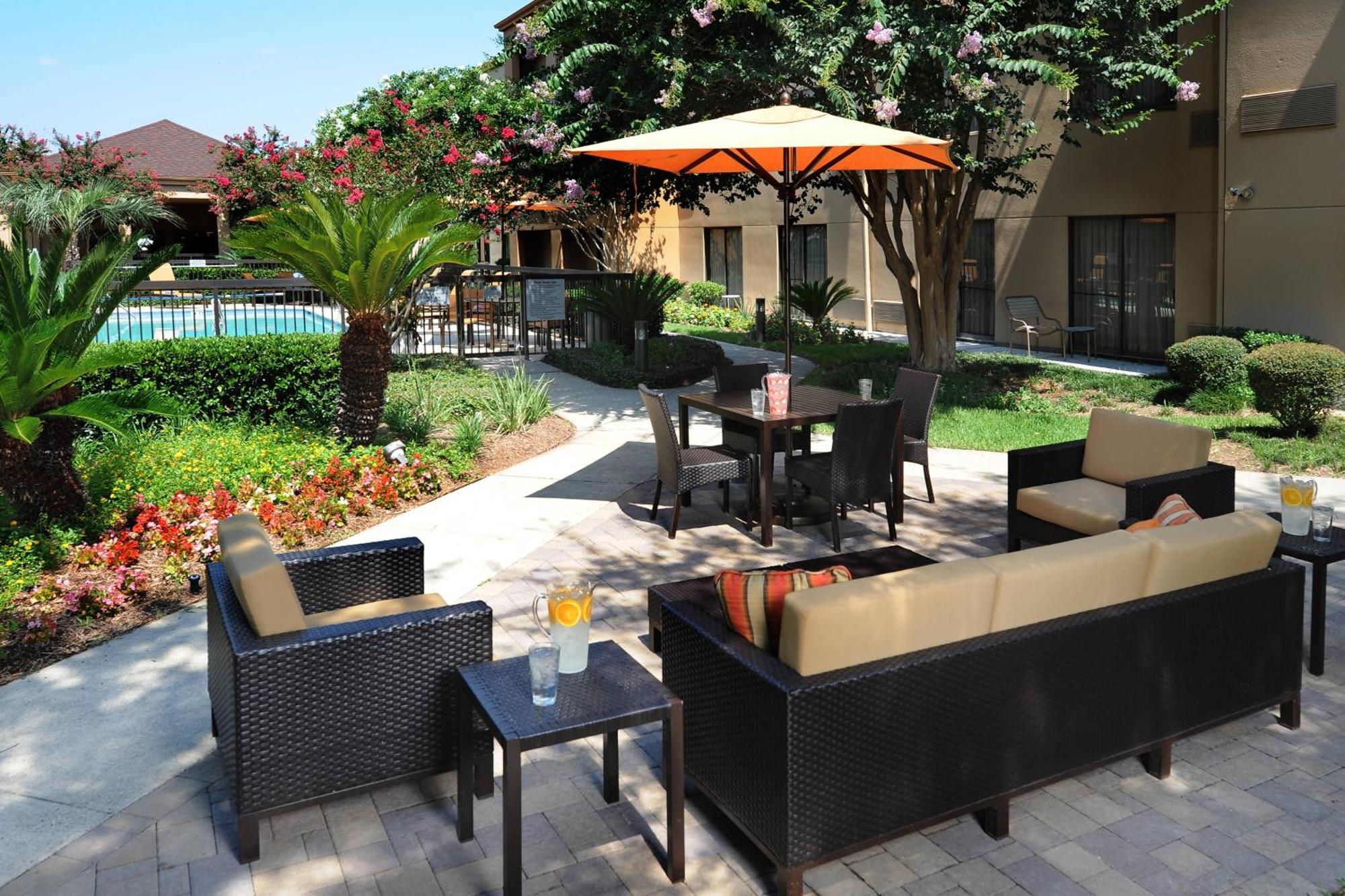 Courtyard By Marriott Houston Hobby Airport Hotel Съоръжения снимка