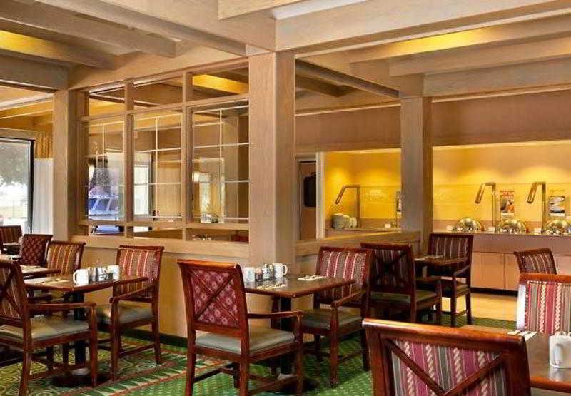 Courtyard By Marriott Houston Hobby Airport Hotel Ресторант снимка