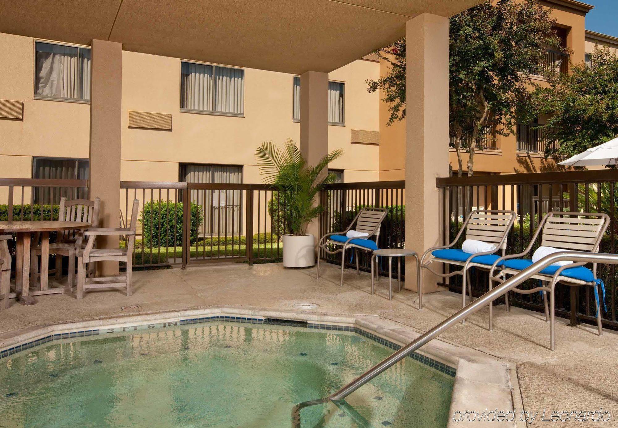 Courtyard By Marriott Houston Hobby Airport Hotel Екстериор снимка